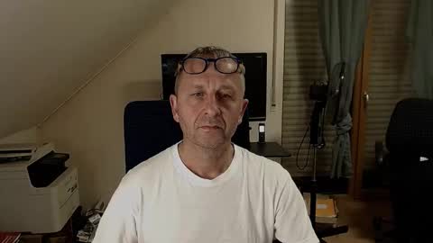 Snapshot of hondowill chatting on 31, 10, 2025 Bernd online show from 31, 10, 2025