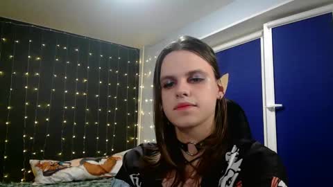 Honelints boyblonde hair AsterMIntfemboybrown hair online show from 8, 1, 2025
