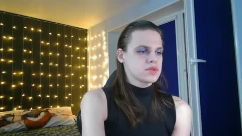 Honelints boyblonde hair AsterMIntfemboybrown hair online show from 12, 1, 2025