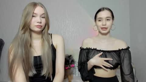 Snapshot of honey__pie chatting on 4, 3, 2025 Lilith and Ellie online show from 4, 3, 2025