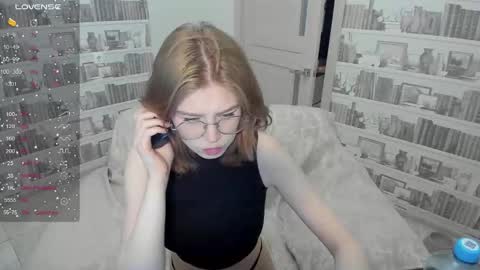 Snapshot of honey__pie chatting on 15, 1, 2026 Lilith and Ellie online show from 15, 1, 2026