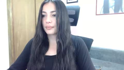 Honey Aynu online show from 18, 4, 2026