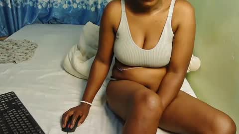 Snapshot of honey_caddy chatting on 5, 7, 2026 honey_caddy online show from 5, 7, 2026