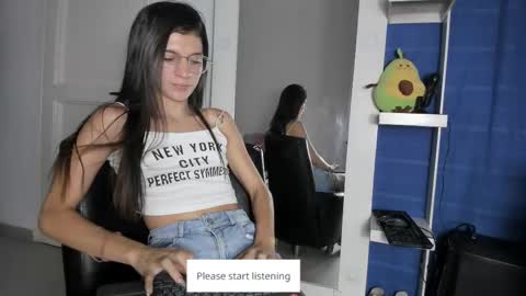 Snapshot of honey_darcy chatting on 21, 9, 2025 honey_darcy online show from 21, 9, 2025