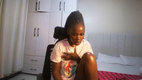 Snapshot of honey_drop1 chatting on 19, 4, 2026 honey drop online show from 19, 4, 2026