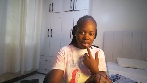 Snapshot of honey_drop1 chatting on 23, 4, 2026 honey drop online show from 23, 4, 2026