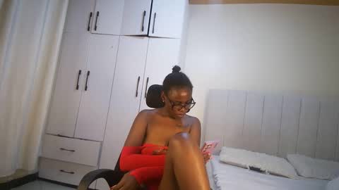 Snapshot of honey_drop1 chatting on 24, 4, 2026 honey drop online show from 24, 4, 2026