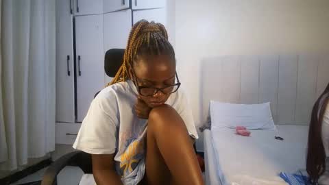 Snapshot of honey_drop1 chatting on 8, 5, 2026 honey drop online show from 8, 5, 2026