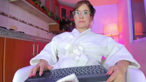 Snapshot of honey_fox01 chatting on 9, 1, 2025 HONEY online show from 9, 1, 2025