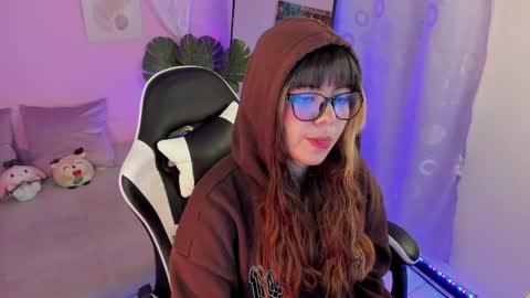 Snapshot of honey_m0on chatting on 8, 5, 2026 Milenka online show from 8, 5, 2026
