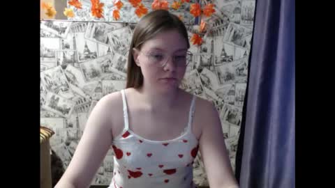 Snapshot of honey_mood chatting on 9, 11, 2025 Lina online show from 9, 11, 2025