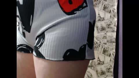 Snapshot of honey_mood chatting on 13, 11, 2025 Lina online show from 13, 11, 2025