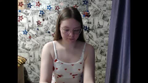 Snapshot of honey_mood chatting on 2, 12, 2025 Lina online show from 2, 12, 2025