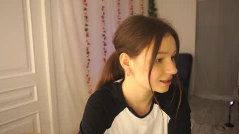 Snapshot of honey_pixie chatting on 5, 3, 2025 honey_pixie online show from 5, 3, 2025