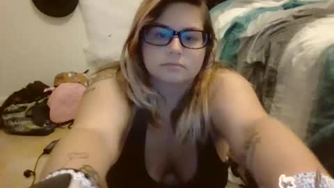 Snapshot of honeybear19 chatting on 22, 10, 2025 HoneyBear online show from 22, 10, 2025