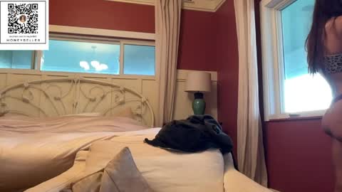 belle brunette online show from 4, 6, 2026