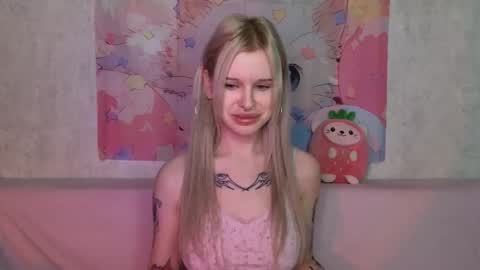 Snapshot of honeygold__ chatting on 15, 12, 2025 Lisa online show from 15, 12, 2025