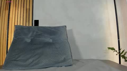 Sofia independent model online show from 18, 12, 2025