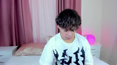 Snapshot of honeymoon_sariel chatting on 15, 12, 2025 honeymoon_sariel online show from 15, 12, 2025