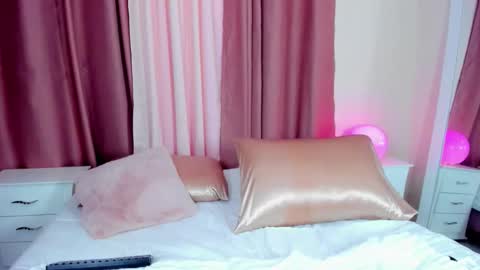 Snapshot of honeymoon_sariel chatting on 17, 12, 2025 honeymoon_sariel online show from 17, 12, 2025