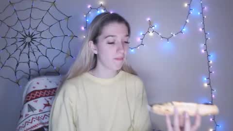 honeyveil online show from 5, 12, 2025