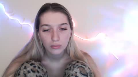 honeyveil online show from 17, 4, 2026