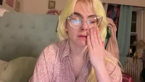 Emi Rose online show from 16, 3, 2026