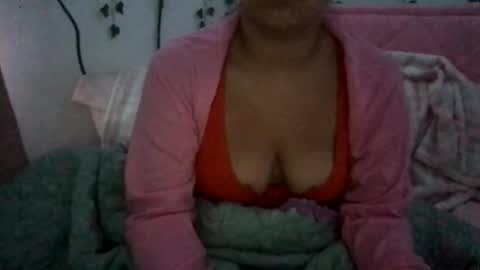 Snapshot of honeyy_89 chatting on 17, 4, 2026 honeyyy89 online show from 17, 4, 2026