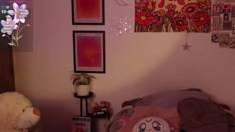 Snapshot of honeyypeaach chatting on 24, 9, 2025    online show from 24, 9, 2025