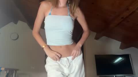 Snapshot of honeyyy95 chatting on 16, 7, 2026 Honey online show from 16, 7, 2026