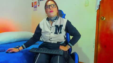 Snapshot of hoot_alicee chatting on 29, 4, 2026 ONLYFANS online show from 29, 4, 2026