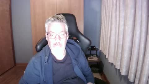 Snapshot of horndoggyx1 chatting on 14, 12, 2025 horndoggy online show from 14, 12, 2025