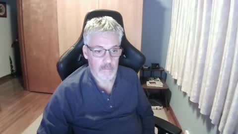 Snapshot of horndoggyx1 chatting on 17, 12, 2025 horndoggy online show from 17, 12, 2025