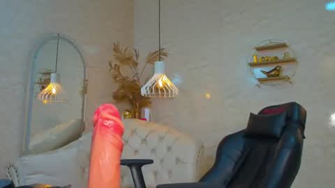 Horny Curls  online show from 30, 6, 2026