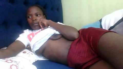 Snapshot of horny_mummie chatting on 4, 10, 2025 andalia online show from 4, 10, 2025