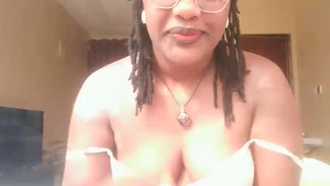 Snapshot of horny_sexxy_babe chatting on 2, 11, 2025 Lucy online show from 2, 11, 2025