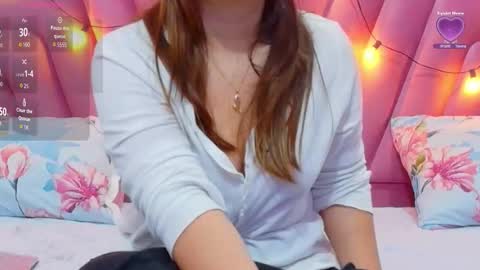 Snapshot of hornybarelylegalgirl chatting on 14, 3, 2026 Khloe online show from 14, 3, 2026