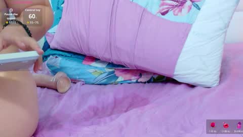 Snapshot of hornybarelylegalgirl chatting on 14, 4, 2026 Khloe online show from 14, 4, 2026