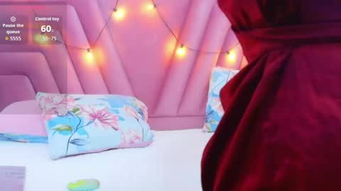 Snapshot of hornybarelylegalgirl chatting on 22, 4, 2026 Khloe online show from 22, 4, 2026