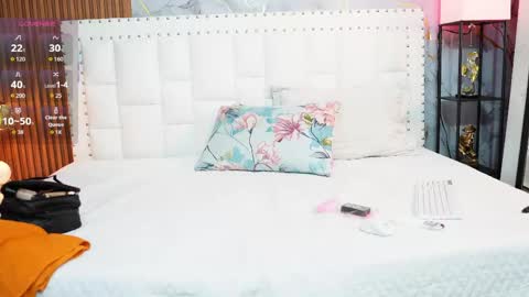 Snapshot of hornybarelylegalgirl chatting on 18, 5, 2026 Khloe online show from 18, 5, 2026