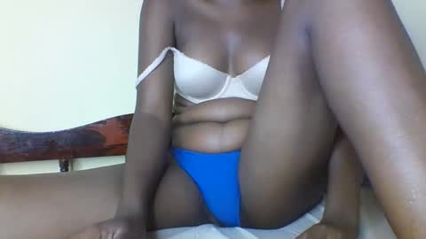 Snapshot of hornyy_cutie chatting on 28, 11, 2025 Its Cora online show from 28, 11, 2025