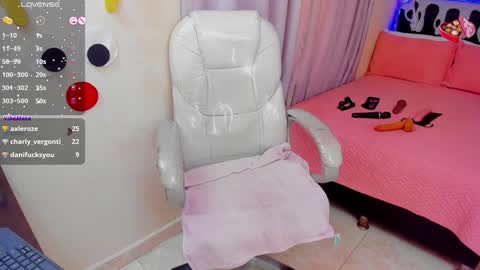 Snapshot of hot_beauty__ chatting on 8, 1, 2025 VALENTINA online show from 8, 1, 2025