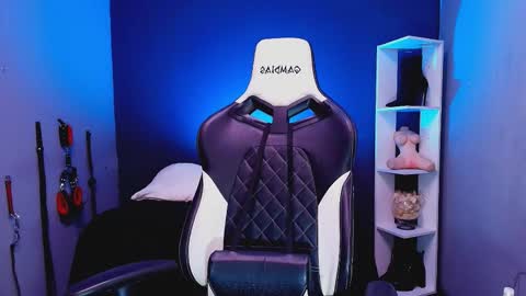 hot chocolate 4u online show from 4, 11, 2025