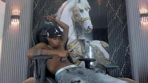 Snapshot of hot_golden_black chatting on 18, 9, 2025 hot_golden_black online show from 18, 9, 2025