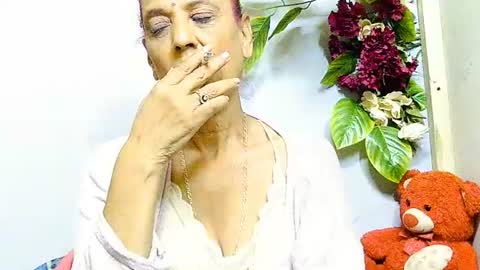 hot queen online show from 24, 6, 2026