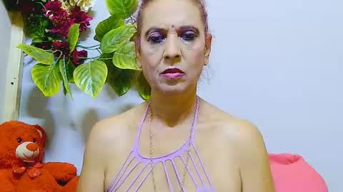 hot queen online show from 19, 7, 2026