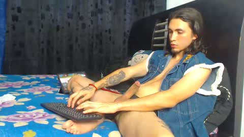 Hot Sharks   online show from 2, 11, 2025