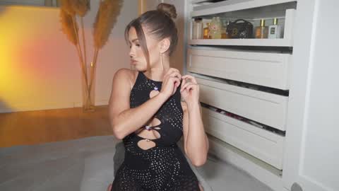 Bella online show from 7, 10, 2025