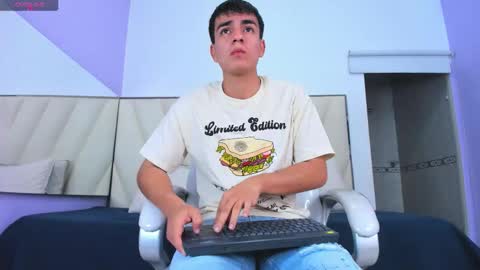 hotboy21_ online show from 14, 1, 2026