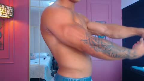 Snapshot of hotcrew_ chatting on 17, 4, 2026 Hussain aaron and Ekko online show from 17, 4, 2026